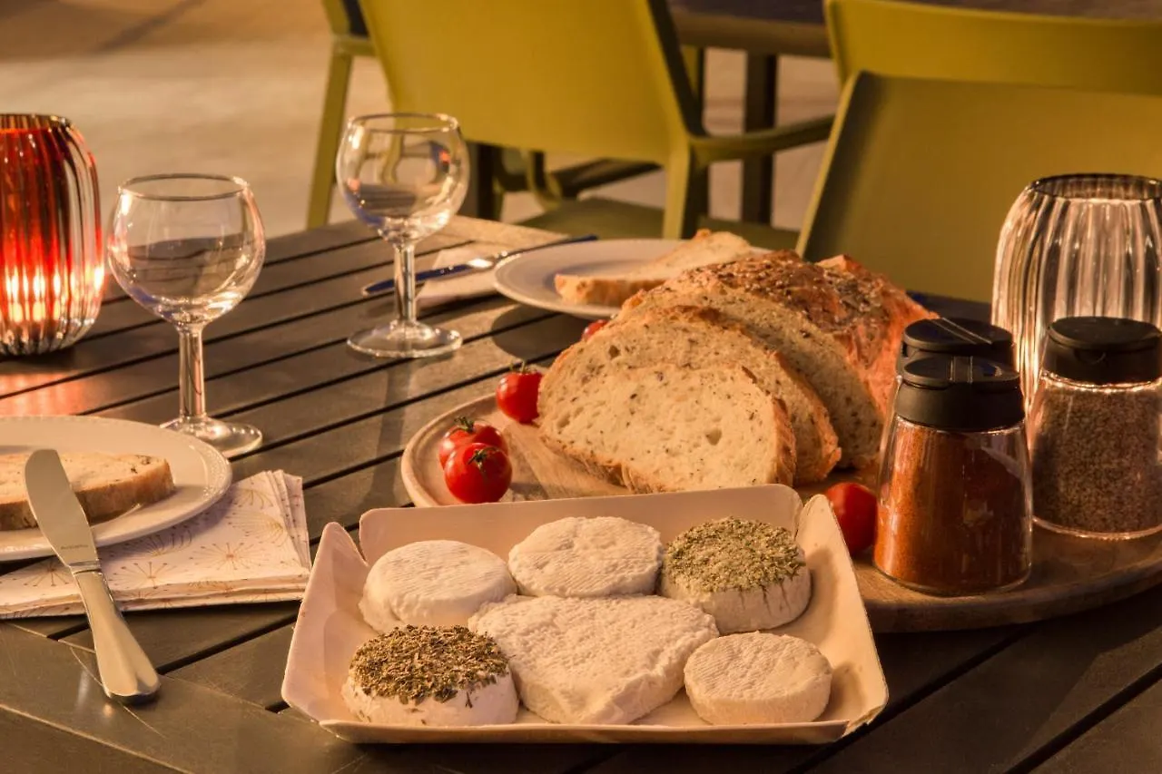 Zenao Appart'hotel Villeneuve les Avignon Appart hôtel Villeneuve-lès-Avignon