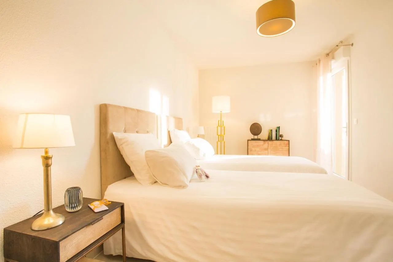 Zenao Appart'Hotels Villeneuve-Les-Avignon 0*,